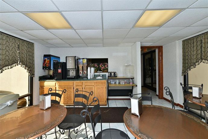 Imagen de los interiores del Hotel Americas Best Value Inn, Oakwood. Foto 12