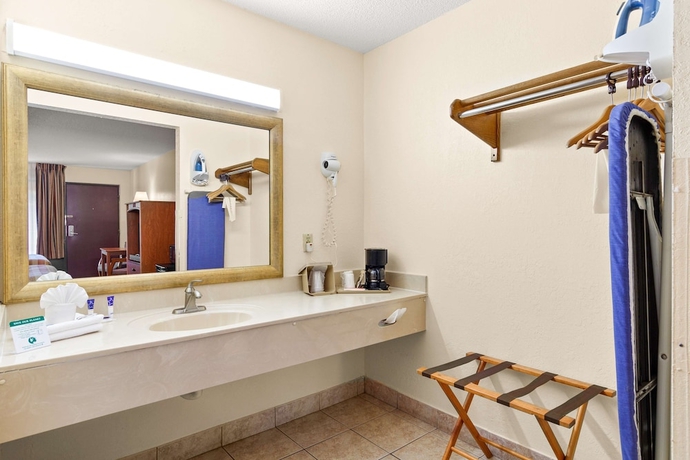Imagen de la habitación del Hotel Americas Best Value Inn Ocean Inn. Foto 13