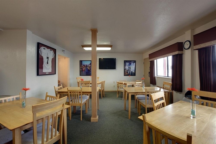 Imagen del bar/restaurante del Hotel Americas Best Value Inn Oklahoma City /bricktown. Foto 2