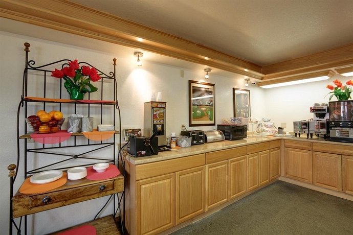 Imagen del bar/restaurante del Hotel Americas Best Value Inn Oklahoma City /bricktown. Foto 3