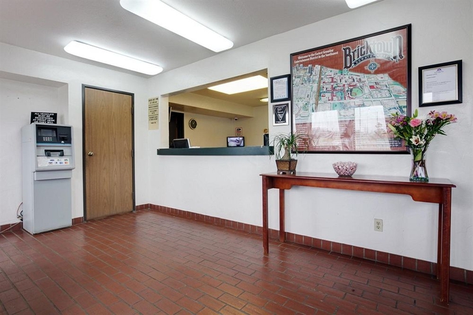 Imagen de los interiores del Hotel Americas Best Value Inn Oklahoma City /bricktown. Foto 16