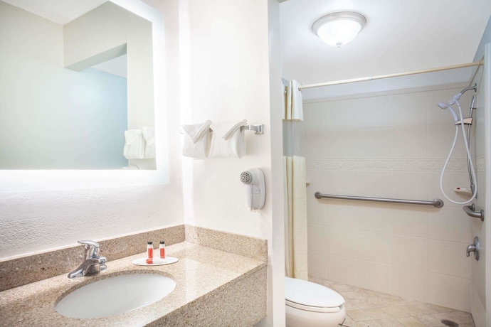 Imagen de la habitación del Hotel Americas Best Value Inn Orlando, FL. Foto 3