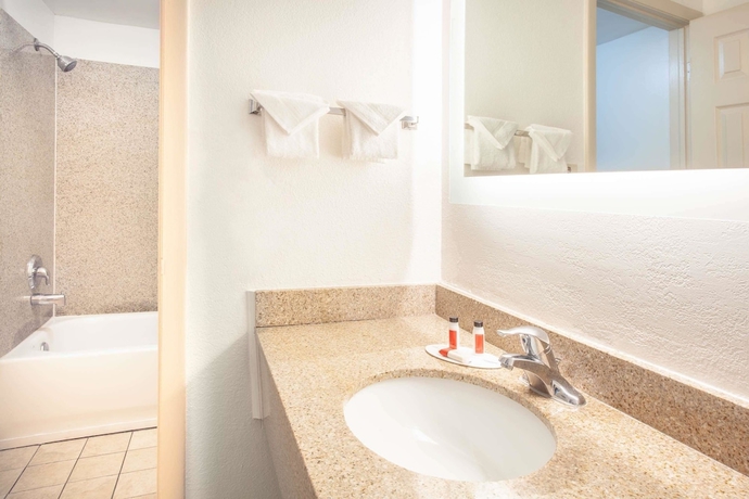 Imagen de la habitación del Hotel Americas Best Value Inn Orlando, FL. Foto 5