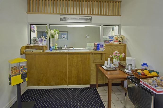 Imagen de los interiores del Hotel Americas Best Value Inn Oxnard Port Hueneme. Foto 14