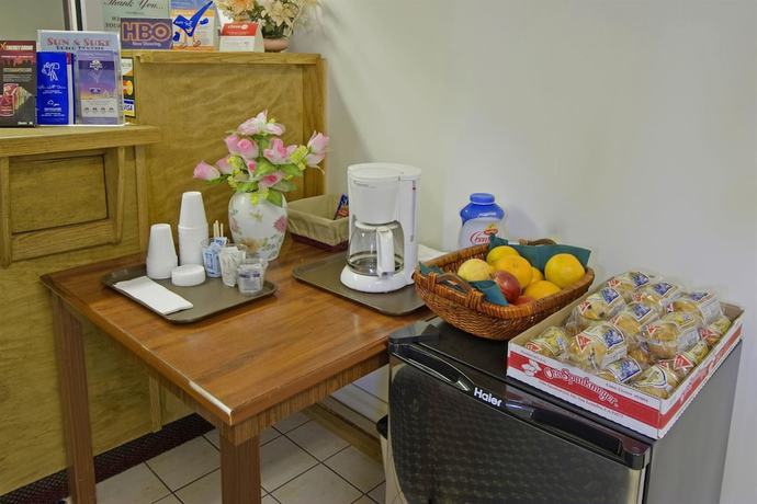 Imagen del bar/restaurante del Hotel Americas Best Value Inn Oxnard Port Hueneme. Foto 5