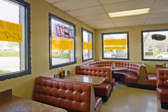 Imagen del bar/restaurante del Hotel Americas Best Value Inn Oxnard Port Hueneme. Foto 6