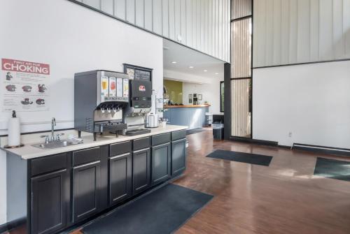 Imagen del bar/restaurante del Hotel Americas Best Value Inn Painted Post. Foto 10