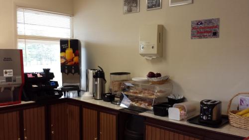 Imagen del bar/restaurante del Hotel Americas Best Value Inn - Palmyra/hershey. Foto 8