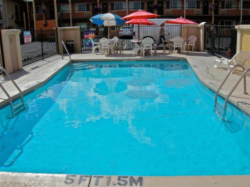 Imagen de la piscina del Hotel Americas Best Value Inn Pendleton. Foto 20