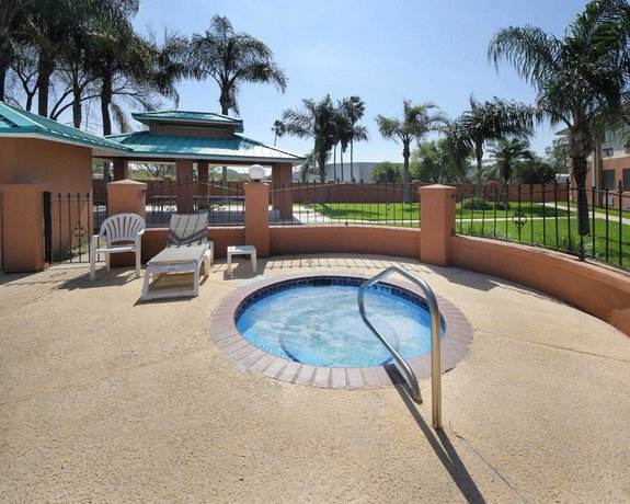 Imagen de la piscina del Hotel Americas Best Value Inn Pharr/McAllen. Foto 16