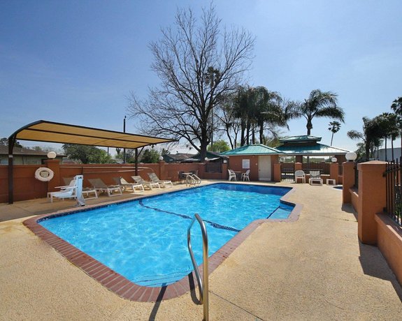 Imagen de la piscina del Hotel Americas Best Value Inn Pharr/McAllen. Foto 17