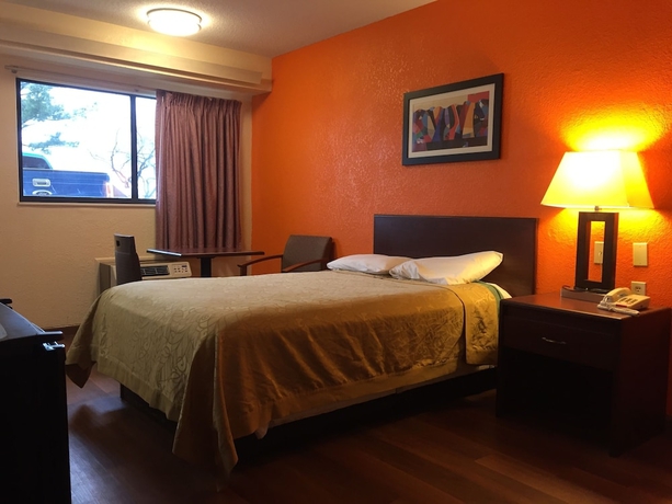 Imagen de la habitación del Hotel Americas Best Value Inn Pittsburgh Airport. Foto 15