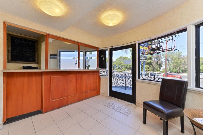 Imagen de los interiores del Hotel Americas Best Value Inn Rancho Palos Verdes. Foto 15