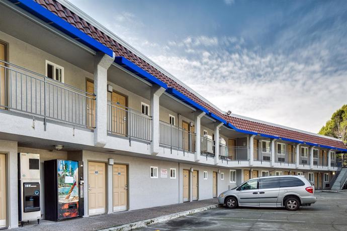 Imagen de los interiores del Hotel Americas Best Value Inn Richmond San Francisco. Foto 17