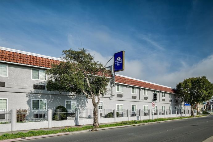 Imagen de los exteriores del Hotel Americas Best Value Inn Richmond San Francisco. Foto 16