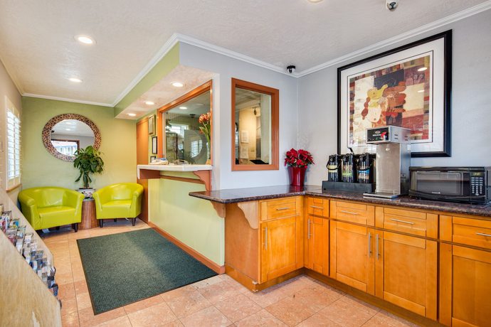 Imagen de los interiores del Hotel Americas Best Value Inn Richmond San Francisco. Foto 18