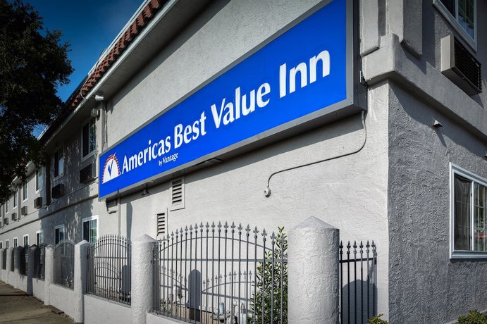 Imagen general del Hotel Americas Best Value Inn Richmond San Francisco. Foto 3