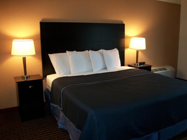 Imagen de la habitación del Hotel Americas Best Value Inn Romulus Detroit Airport. Foto 6