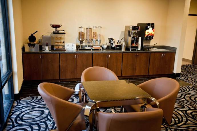 Imagen del bar/restaurante del Hotel Americas Best Value Inn Roosevelt Ballard. Foto 7