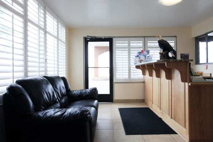 Imagen de los interiores del Hotel Americas Best Value Inn Roosevelt Ballard. Foto 20