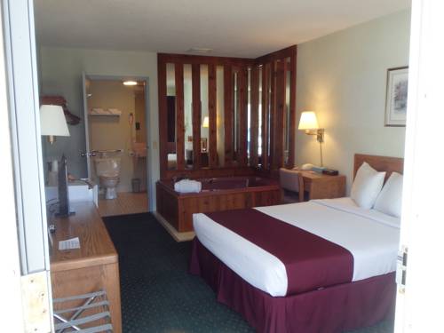 Imagen de la habitación del Hotel Americas Best Value Inn Saint Ignace. Foto 5