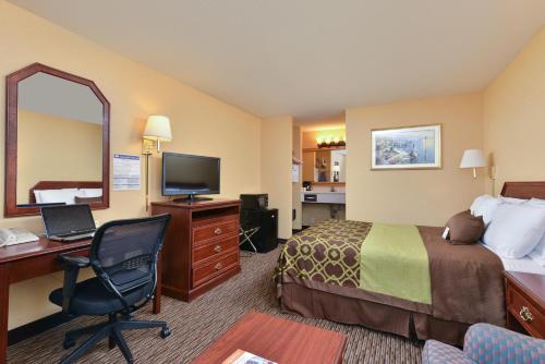 Imagen de la habitación del Hotel Americas Best Value Inn San Jose Convention Center. Foto 17