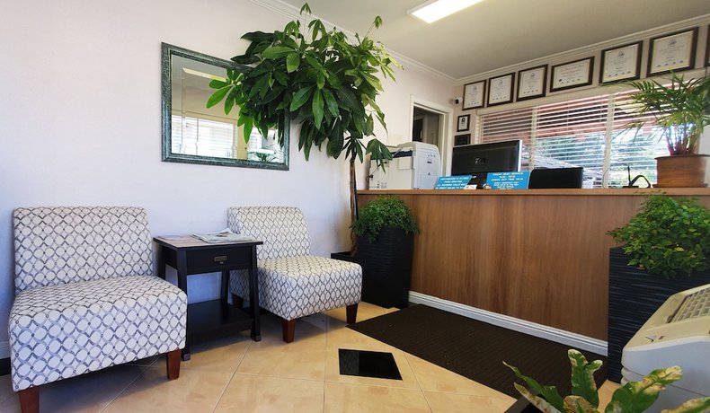 Imagen de los interiores del Hotel Americas Best Value Inn Sky Ranch Palo Alto. Foto 18