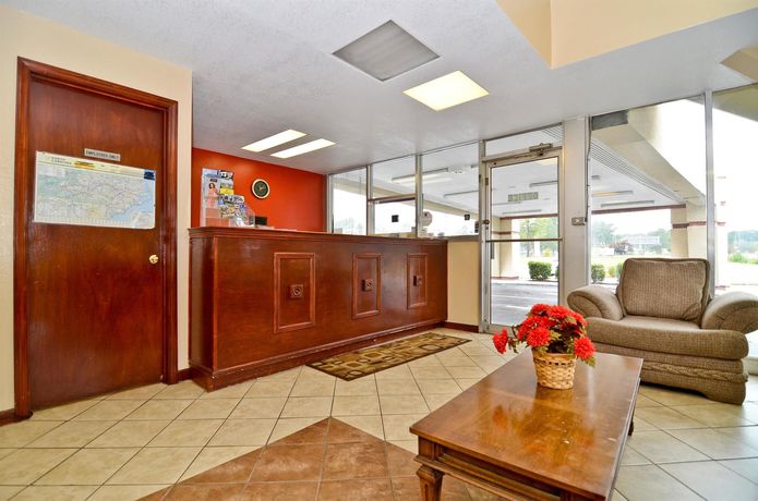 Imagen de los interiores del Hotel Americas Best Value Inn Smithfield. Foto 8