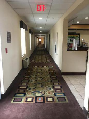 Imagen general del Hotel Americas Best Value Inn St. Robert. Foto 2