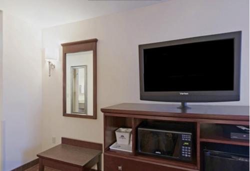 Imagen general del Hotel Americas Best Value Inn St. Robert. Foto 3