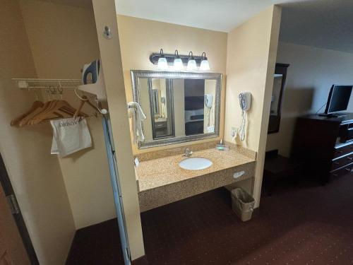 Imagen general del Hotel Americas Best Value Inn St. Robert. Foto 7