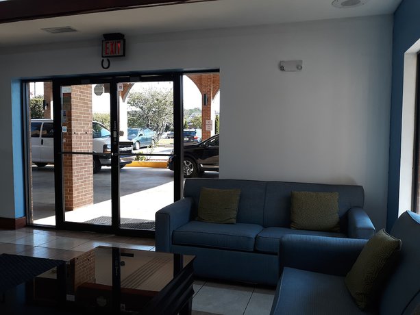 Imagen de los interiores del Hotel Americas Best Value Inn Stockbridge. Foto 16