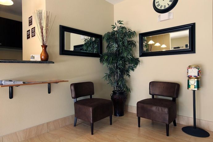 Imagen de los interiores del Hotel Americas Best Value Inn Sulphur. Foto 10