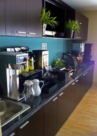 Imagen del bar/restaurante del Hotel Americas Best Value Inn Sulphur. Foto 4