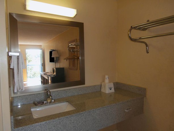 Imagen de la habitación del Hotel Americas Best Value Inn Tucker. Foto 7