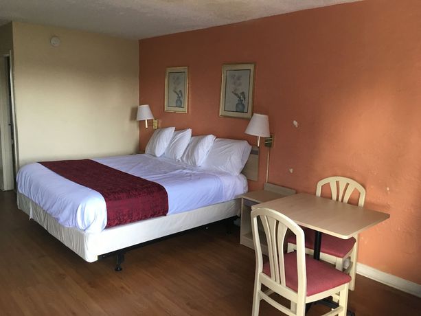 Imagen de la habitación del Hotel Americas Best Value Inn Tucker. Foto 12