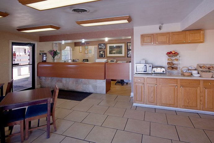 Imagen de los interiores del Hotel Americas Best Value Inn Tuscaloosa. Foto 18