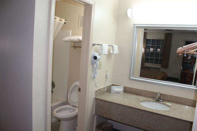 Imagen de la habitación del Hotel Americas Best Value Inn Tuscaloosa. Foto 16