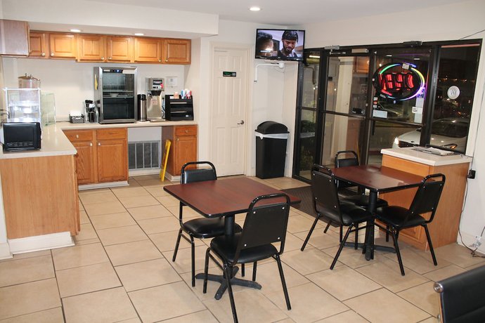 Imagen del bar/restaurante del Hotel Americas Best Value Inn Tuscaloosa. Foto 4