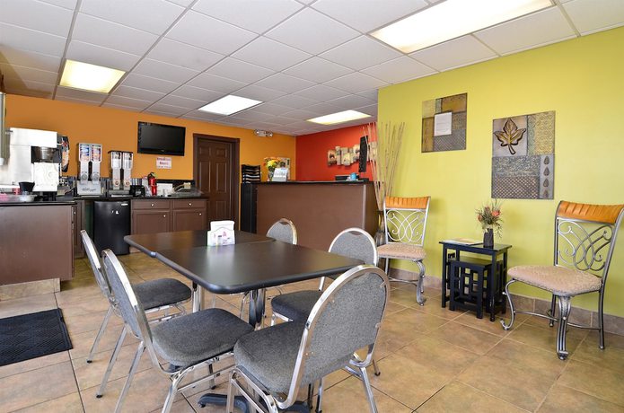Imagen del bar/restaurante del Hotel Americas Best Value Inn West Monroe. Foto 3