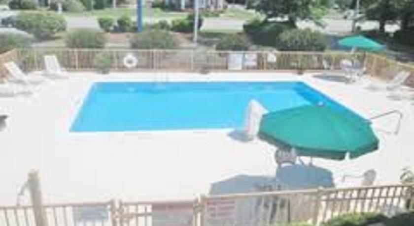 Imagen de la piscina del Hotel Americas Best Value Inn Wilmington. Foto 9