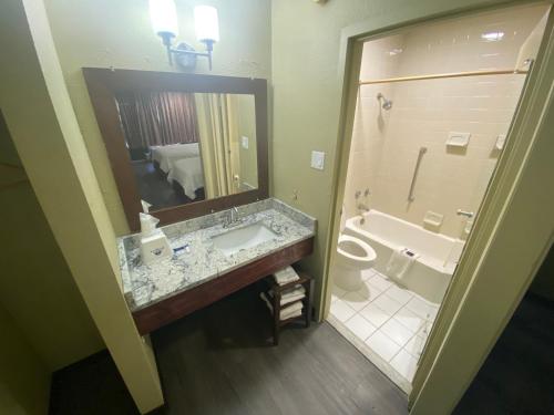 Imagen de la habitación del Hotel Americas Best Value Inn Wilson. Foto 14