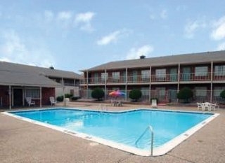 Imagen de la piscina del Hotel Americas Best Value Inn & Suites. Foto 4