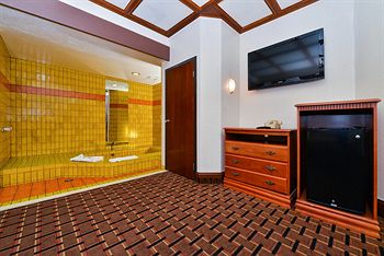 Imagen de la habitación del Hotel Americas Best Value Inn & Suites Los Angeles Downtown SW. Foto 12
