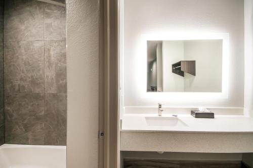 Imagen de la habitación del Hotel Americas Best Value Inn & Suites NE Houston Downtown I-610. Foto 8