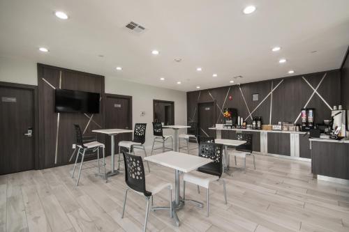 Imagen del bar/restaurante del Hotel Americas Best Value Inn & Suites NE Houston Downtown I-610. Foto 6