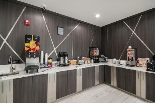 Imagen del bar/restaurante del Hotel Americas Best Value Inn & Suites NE Houston Downtown I-610. Foto 7