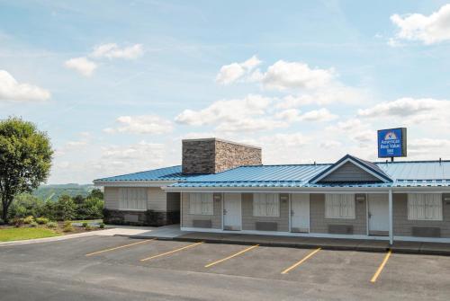 Imagen general del Hotel Americas Best Value Inn & Suites St. Clairsville Wheeling. Foto 1