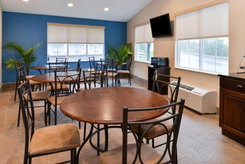 Imagen general del Hotel Americas Best Value Inn & Suites St. Clairsville Wheeling. Foto 5