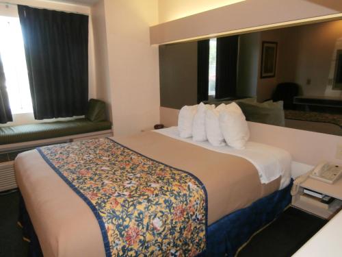 Imagen general del Hotel America\'s Best Value Inn & Suites-McDonough. Foto 1